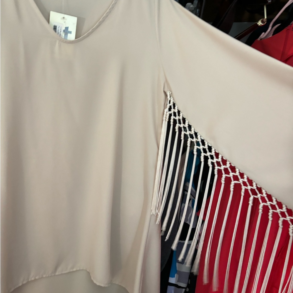 Beautiful blouse classy or pair w/jeans or shorts w/cowboy boots!